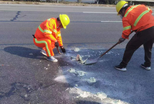 丹东公路下沉注浆加固